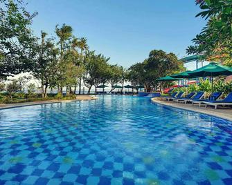 安佐尔会议中心美居酒店 - 雅加达 - 游泳池
