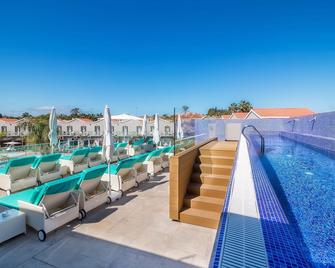 卡尔德隆斯套房酒店 - 仅供成人入住 - 马斯帕洛马斯 - 游泳池